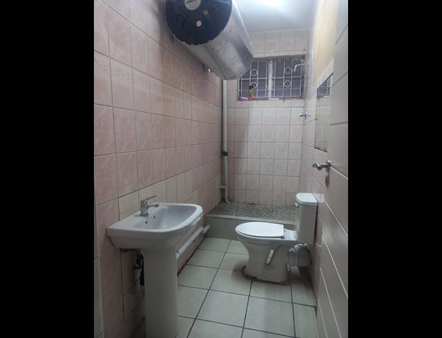 2.5 BEDROOM APARTMENT FOR SALE IN BULWER